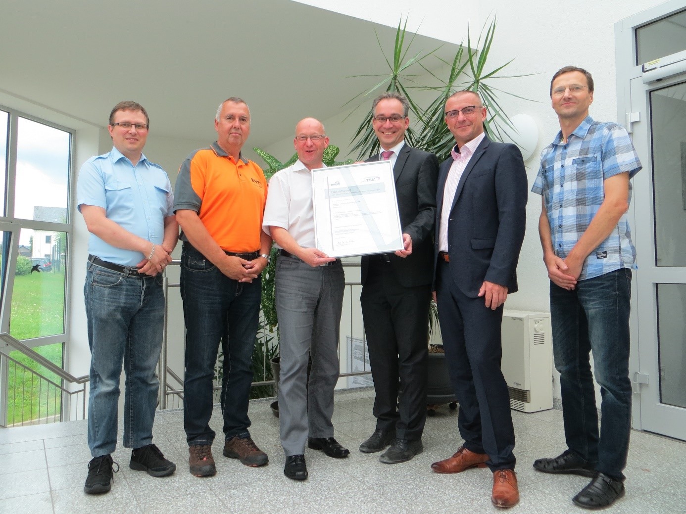 TSM-Zertifikat Uebergabe Geschaeftsfuehrung und Vorstand der EVM